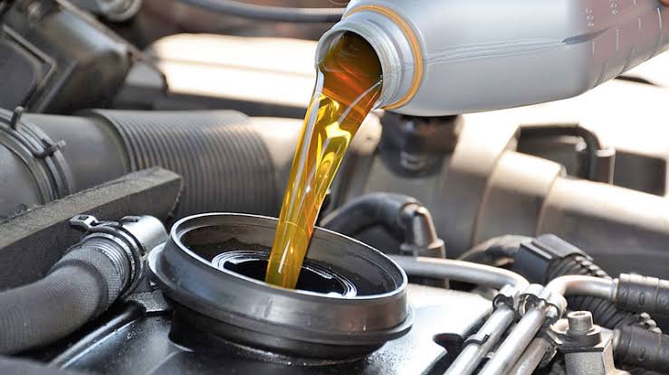 Mobile motorhome oil and filter change on the Costa Blanca